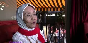 Komedian senior, Laila Sari sudah jarang muncul di layar kaca televisi Indonesia. Meskipun begitu, Laila sering tampil off air di beberapa acara. Beliau bercerita, sejak kapan ia suka dengan seni, dan bagaimana dirinya mencintai seni.