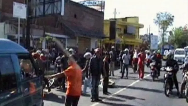 Tak Bisa Kendalikan, Pebonceng Motor Tewas Terlindas Bus