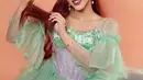 Tasya Farasya kembali terlihat totalitas tampil sebagai Princess Ariel. Ia mengenakan dress bernuansa  kehijauan dengan rambut merah panjangnya yang dibiarkan tergerai. [Foto: Instagram/tasyafarasya]