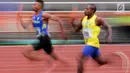 Para pelari beradu cepat saat Kejurnas Atletik nomor lari estafet 4x400 meter putra senior di Stadion Pakansari, Bogor, Selasa (6/8/2019). Kejurnas tahun ini juga dilakukan untuk kualifikasi menjelang PON. (Bola.com/Peksi Cahyo)