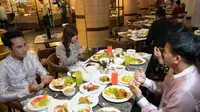 Live Music Religi Semarakkan Teras Ramadan di Hotel Lorin Sentul