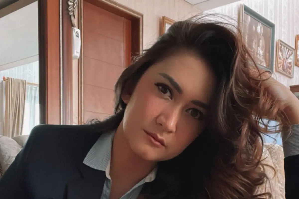 Potret Close Up Nafa Urbach, Awet Muda Meski Sudah Kepala 4