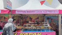 Salah satu tenant nasi kapau di Festival Budaya Luhak Nun Tigo 2019. (dok. liputan6.com/Novi Thedora)