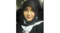 Kenakan Hijab, Ratna Galih Terinspirasi Laudya Cynthia Bella?