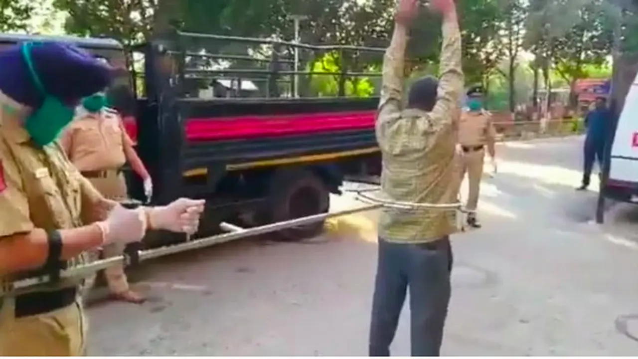 Cara Unik Polisi India Tangkap Warga yang Ngeyel Tak Mau Karantina
