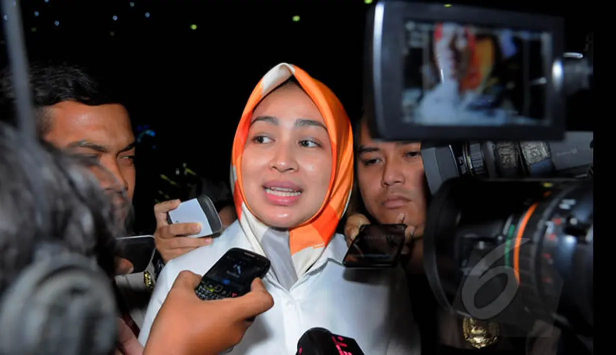 Tak ada komentar yang dilontarkan Walikota Tangsel, Airin Rachmi Diany terkait pemeriksaannya di KPK, Jakarta, Kamis (22/1/2015). (Liputan6.com/Faisal R Syam)