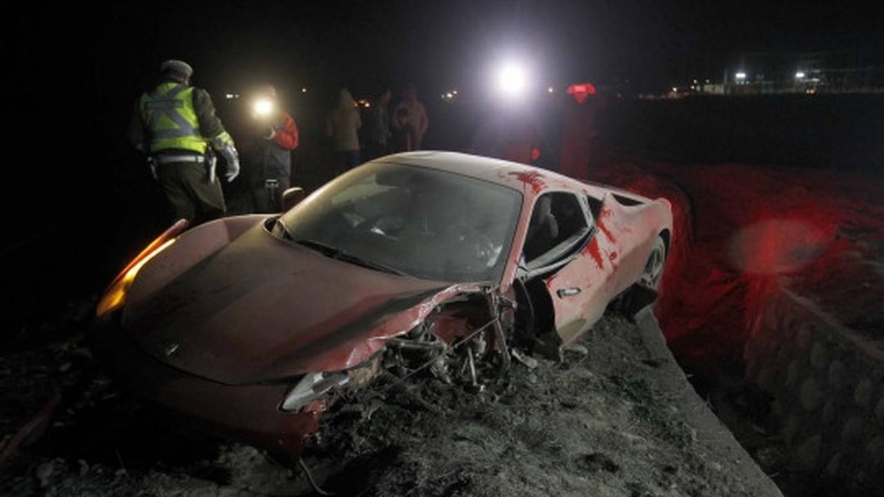 Ini kondisi mobil Arturo Vidal yang rusak parah usai kecelakaan