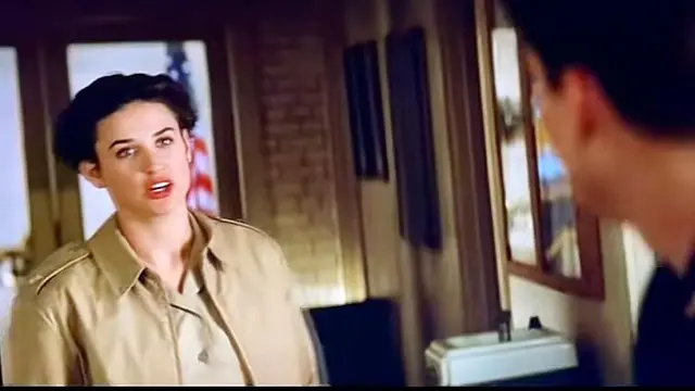 Penampilan Demi Moore saat perankan film A Few Good Men