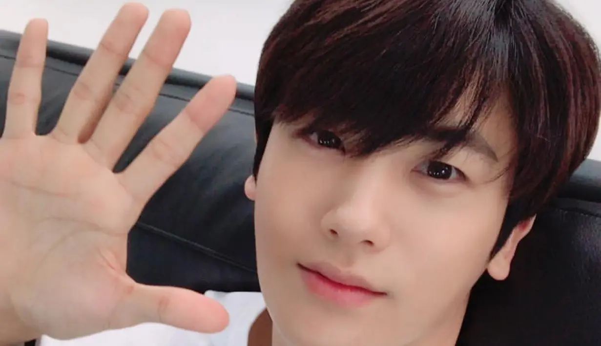 <p>Pada tahun 2012, aktor kelahiran 16 November 1991 ini mulai menjajal dunia seni peran. Park Hyung-sik pertama kali muncul dalam drama I Remember You. (FOTO: instagram.com/phs1116/)</p>