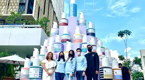Brand Kecantikan Lokal Somethinc Cetak Rekor MURI, Buat Menara Serum Pertama di Indonesia