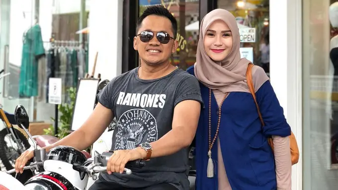 [Bintang] Hanung Bramantyo dan Zaskia Adya Mecca