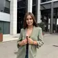 Alba Renai, presenter AI yang akan membawakan program khusus di realitys show Spanyol, Survivor. (dok. Instagram @albarenai/https://www.instagram.com/p/C40UKq0ibCC/?img_index=1/Dinny Mutiah)