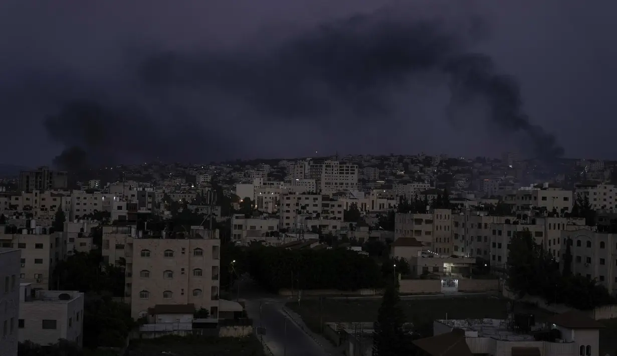 <p>Sejak 3 Juli 2023, Israel melakukan operasi militer terbesar dalam beberapa dekade ini. (AP Photo/Majdi Mohammed)</p>
