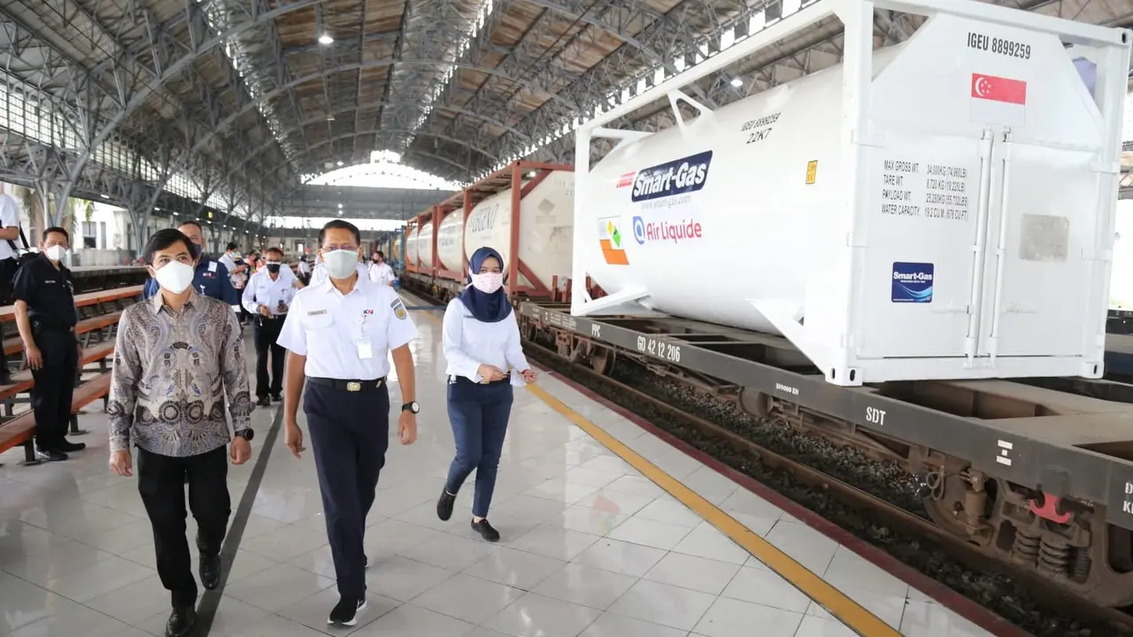 PT KAI Mengangkut Muatan Oksigen