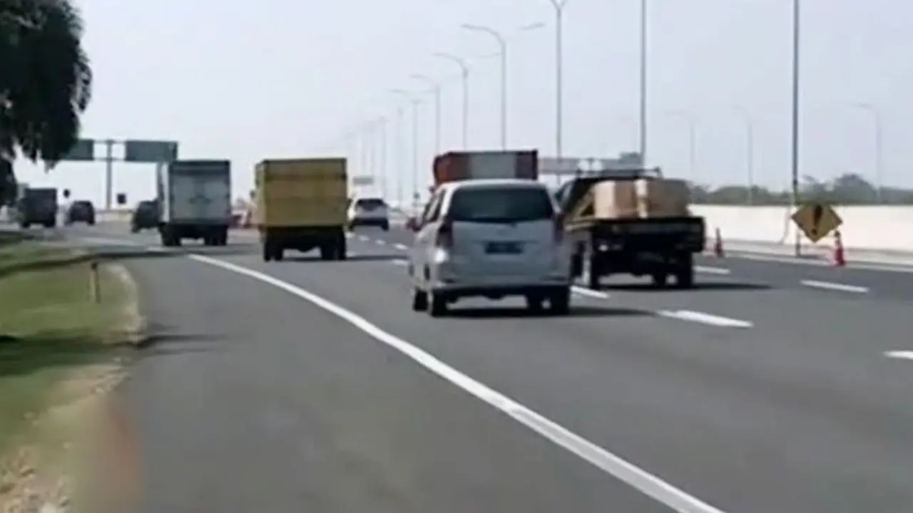 (Lip6 Malam) Tol-Cikopali