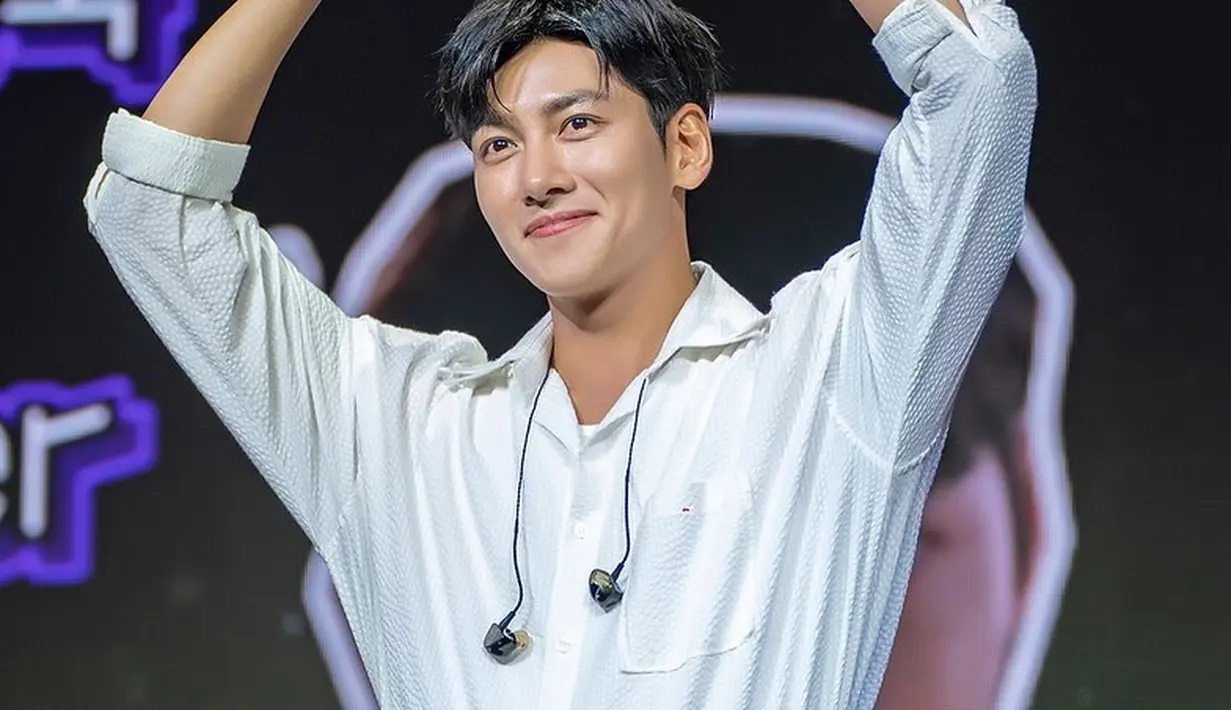 Bagi penggemar drama Korea, tentu saja udah nggak asing lagi dengan aktor bernama Ji Chang Wook bukan? (FOTO: https://www.instagram.com/jichangwook/)