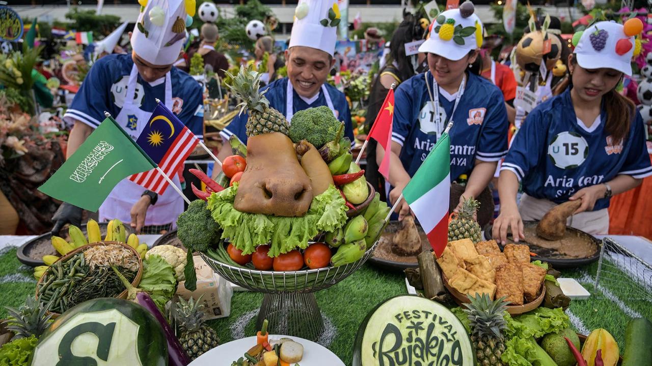 FOTO: Warna Warni Rujak Phoria Meriahkan HUT Ke-733 Surabaya