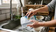6 Cara Menghilangkan Bau pada Wadah Plastik Bekas Makanan, Coba Tips Ini di Rumah