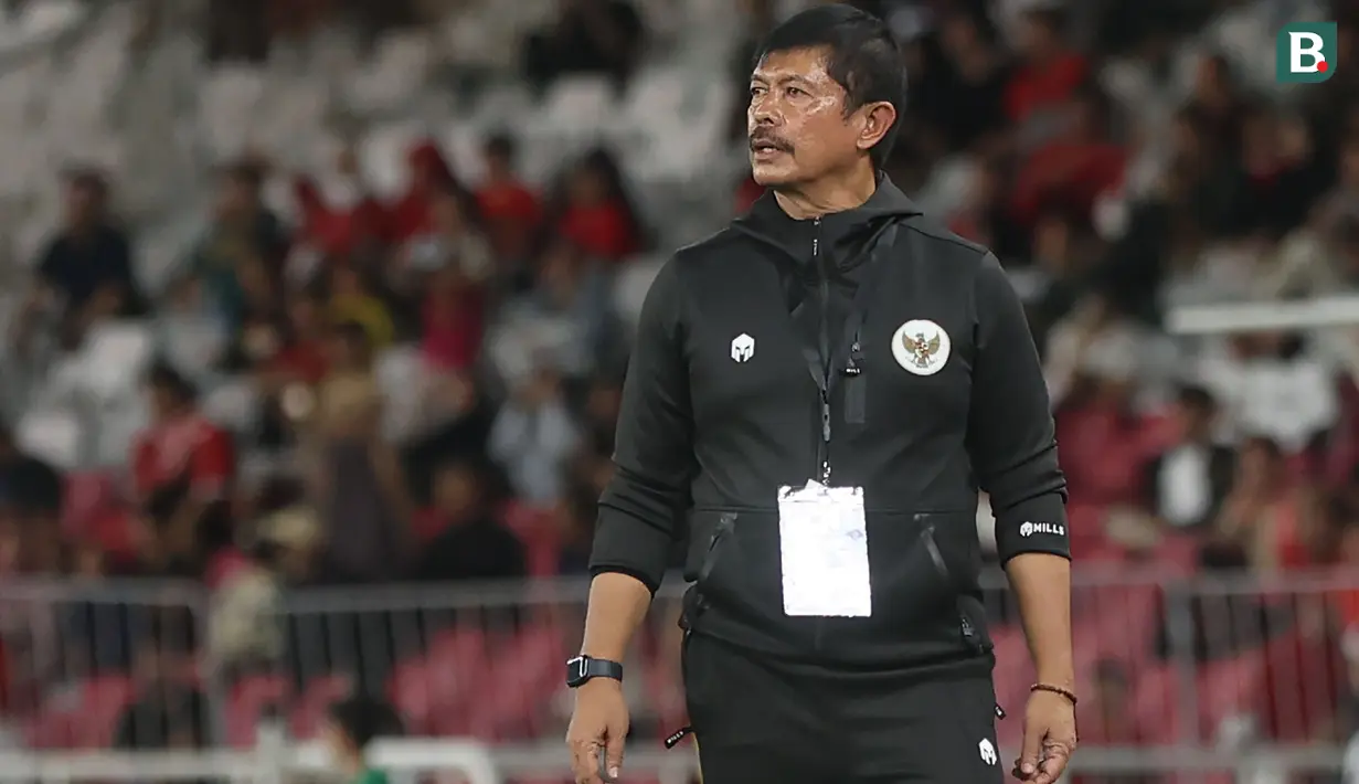<p>Pelatih Timnas Indonesia U-20, Indra Sjafri saat laga uji coba menghadapi Thailand U-20 di Stadion Utama Gelora Bung Karno (SUGBK), Senayan, Jakarta, Jumat (26/1/2024) malam WIB. (Bola.com/M Iqbal Ichsan)</p>