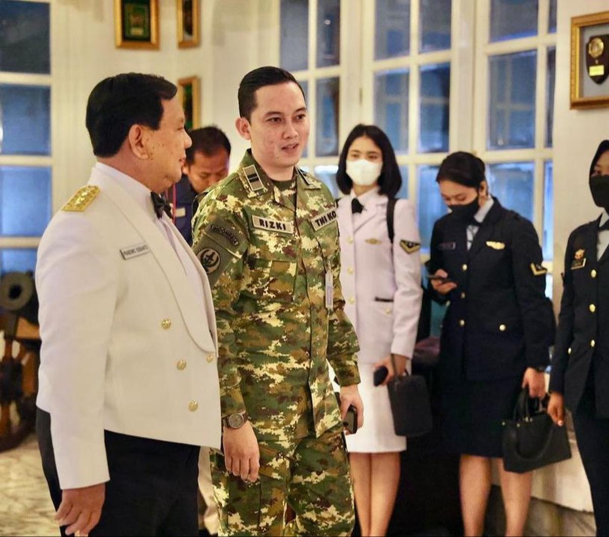 Rizky Irmansyah kembali menjadi sorotan publik. Hal ini usai dirinya mengunggah salah satu momen menarik di akun media sosial miliknya. <br>