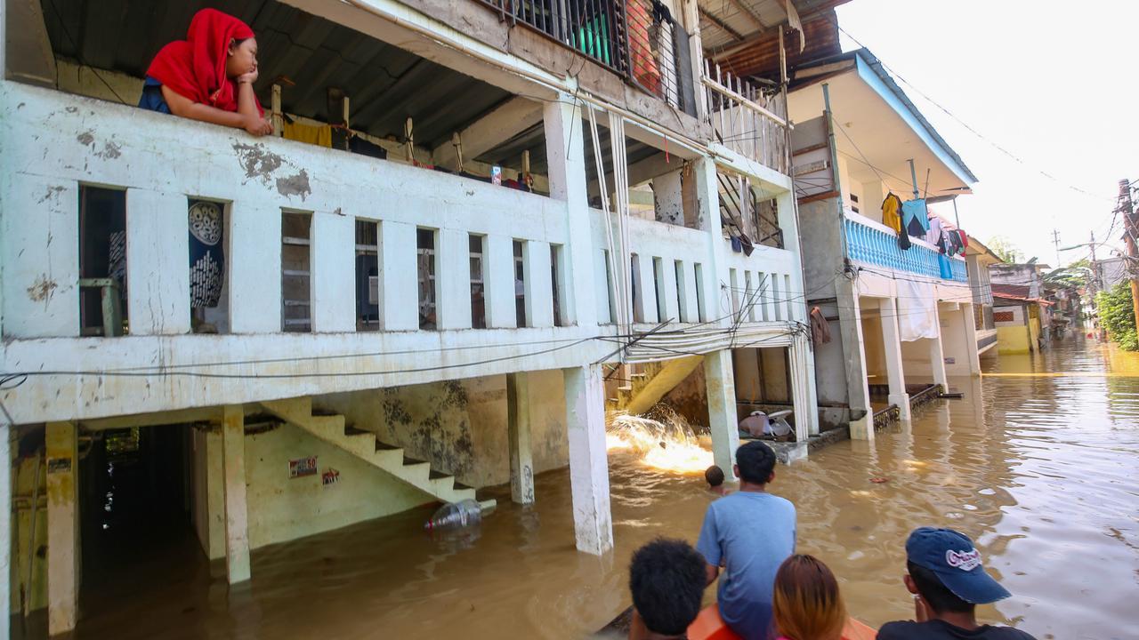 FOTO: Bidara Cina Kembali Terendam, Banjir Capai Dua Meter di Minggu Pagi