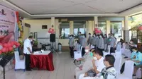 Gubernur Sulut Olly Dondokambey melantik pengurus Yayasan Kanker Anak Pejuang Hebat (YKAPH) Sulut di Manado, Rabu (7/4/2021).