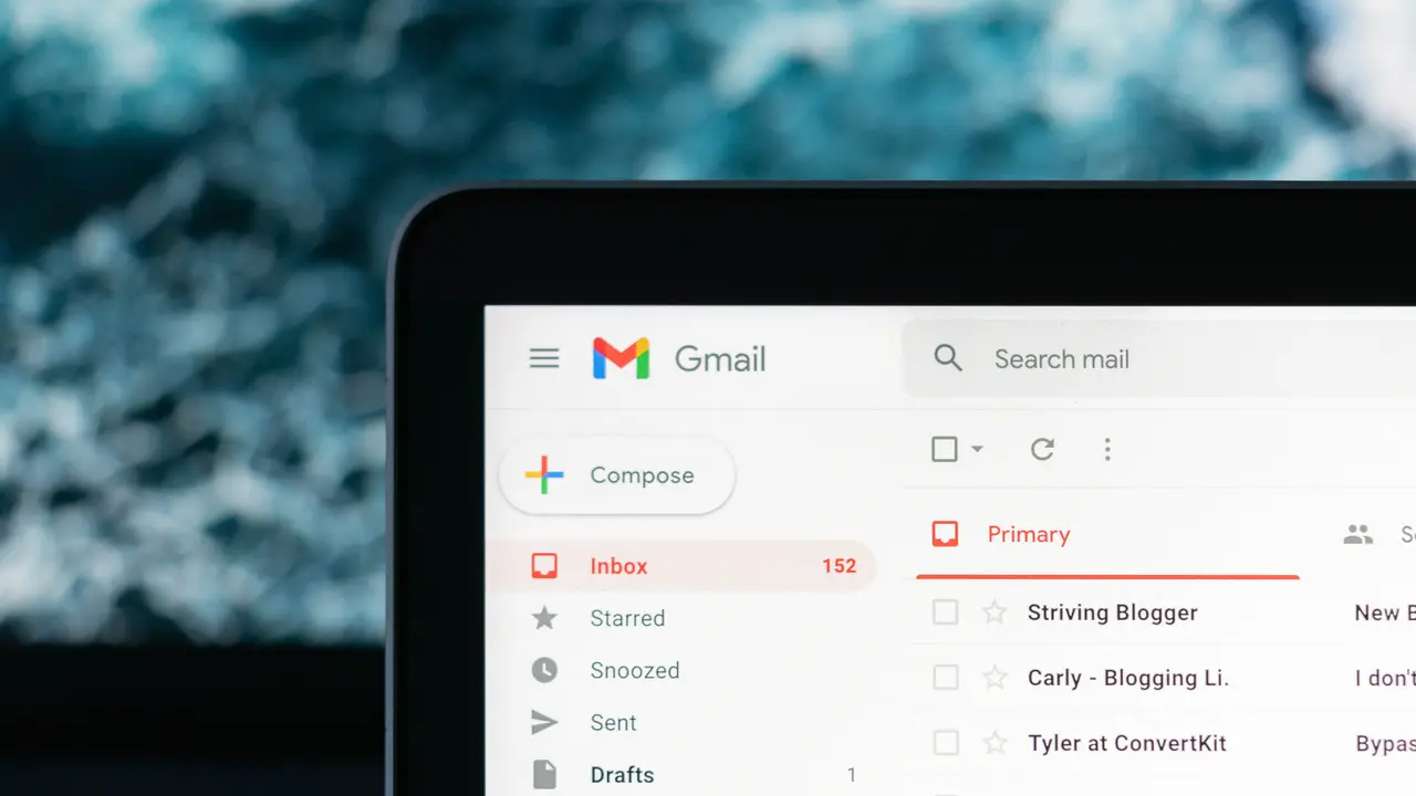Email - Vania
