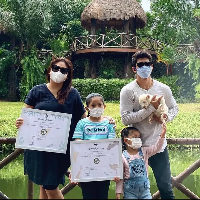 Ingin Punya Anak Laki-Laki, Ini 7 Potret Iko Uwais dan Audy Bersama Buah Hati