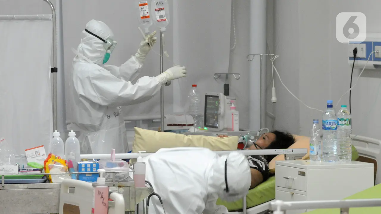FOTO: Perjuangan Paramedis Merawat Pasien COVID-19 di RSUD Kota Bogor