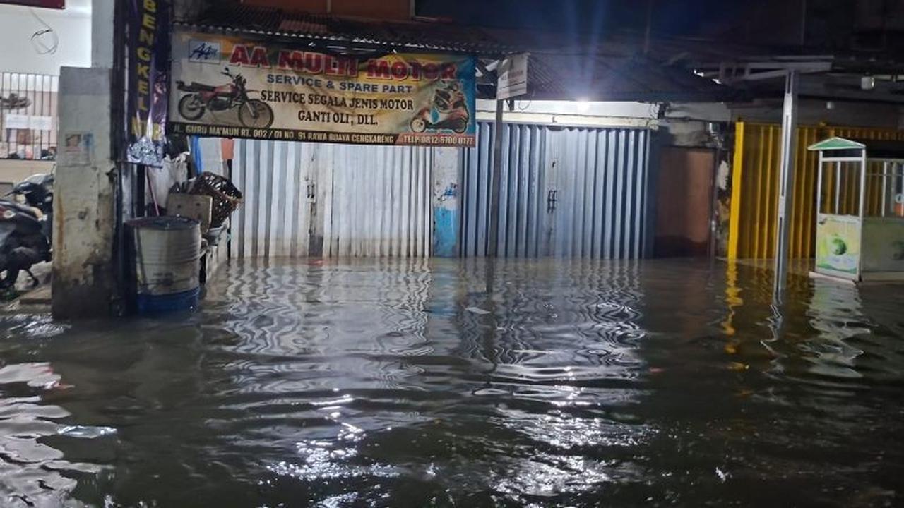 Banjir Rawa Buaya Jakbar Masih Rendam Permukiman, Warga Ungkap Penyebabnya