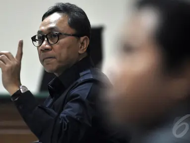 Ketua MPR, Zulkifli Hasan memberikan kesaksian di Pengadilan Tipikor, Jakarta, Senin (5/1/2015). (Liputan6.com/Miftahul Hayat)