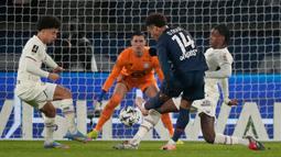 Pemain Timnas Indonesia, Calvin Verdonk kembali absen pada laga penting tersebut. Verdonk bahkan tidak tercatat dalam daftar susunan pemain tim Lille. (AP Photo/Michel Euler)