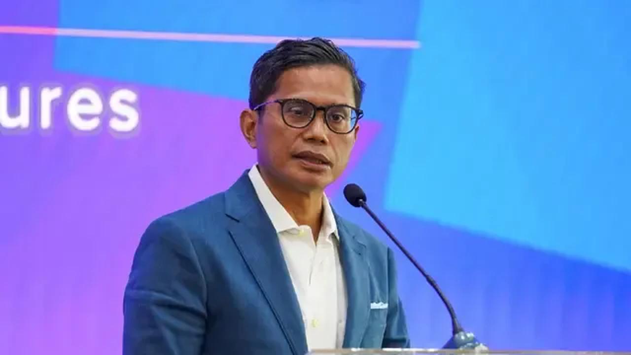 Posisi yang diembannya saat ini adalah menggantikan Pahala Nugraha Mansury yang juga diangkat oleh Jokowi untuk menduduki posisi Wakil Menteri Luar Negeri.