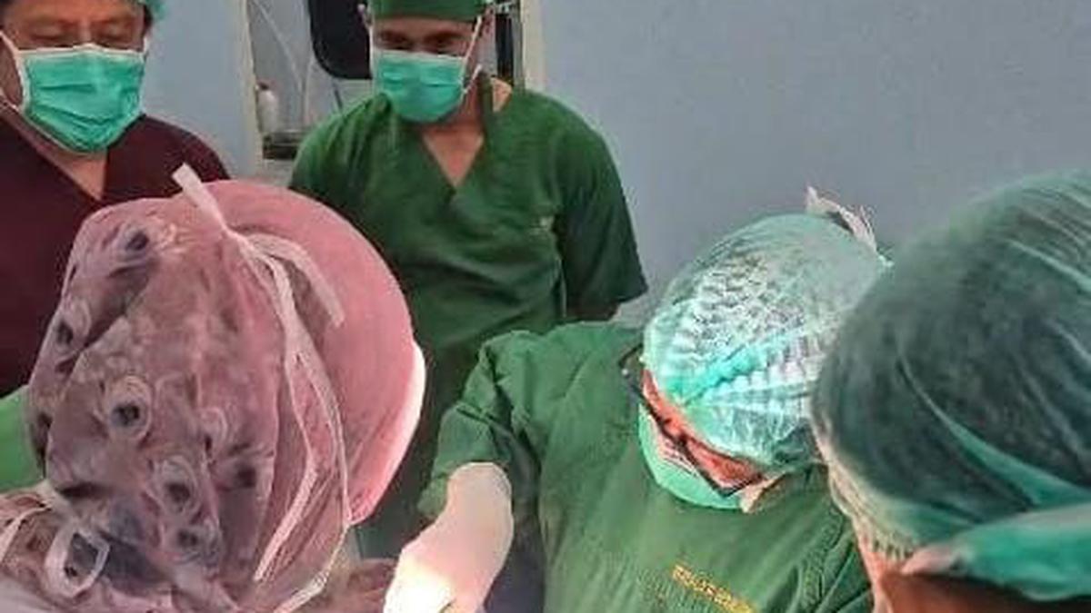 Cerita Heroik Tim Medis Lakukan Operasi Caesar Beruntun di Zona Bencana Aceh