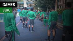 Berita video games seru yang dilakukan Timnas Indonesia U-19 saat latihan sebelum menghadapi Thailand pada semifinal Piala AFF U-18 2017, Jumat (15/9/2017).