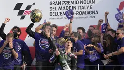 Gelar ini juga mengembalikan keyajaan Yamaha di MotoGP. Pabrikan Garpu Tala itu terakhir kali menjuarai MotoGP pada 2015 bersama Jorge Lorenzo. (AP Photo/Antonio Calanni)