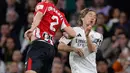 Hingga akhir babak pertama, kedua tim bermain imbang 0-0. (OSCAR DEL POZO/AFP)