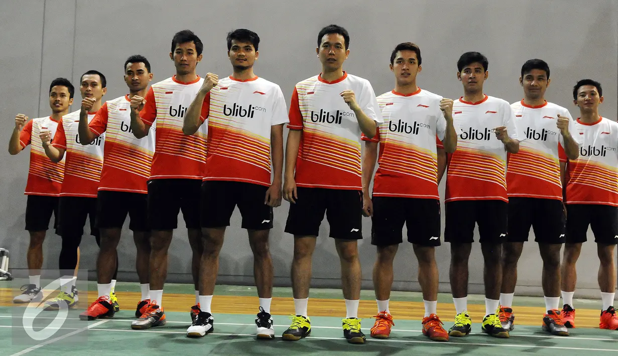 Pebulutangkis Indonesia yang tergabung dalam tim Thomas melakukan sesi foto di Pelatnas PBSI, Cipayung, Jakarta, Rabu (3/2/2016). Pebulutangkis Indonesia akan mengikuti kualifikasi Piala Thomas 2016 di Hyderabad, India. (Liputan6.com/Helmi Fithriansyah)