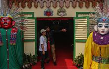 FOTO: Suasana Hari Pertama Pendaftaran Cagub dan Cawagub di Pilkada Jakarta, Gedung KPUD Dihiasi Ornamen Betawi