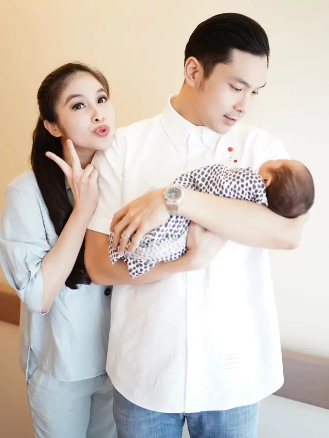 [Fimela] Sandra Dewi Melahirkan Anak Kedua