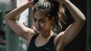 Pevita menjadikan olahraga sebagai alat meditasinya. Pemeran Sri Asih ini terlihat sering mengunjugi tempat gym untuk berolahraga. (Instagram/@pevpearce)