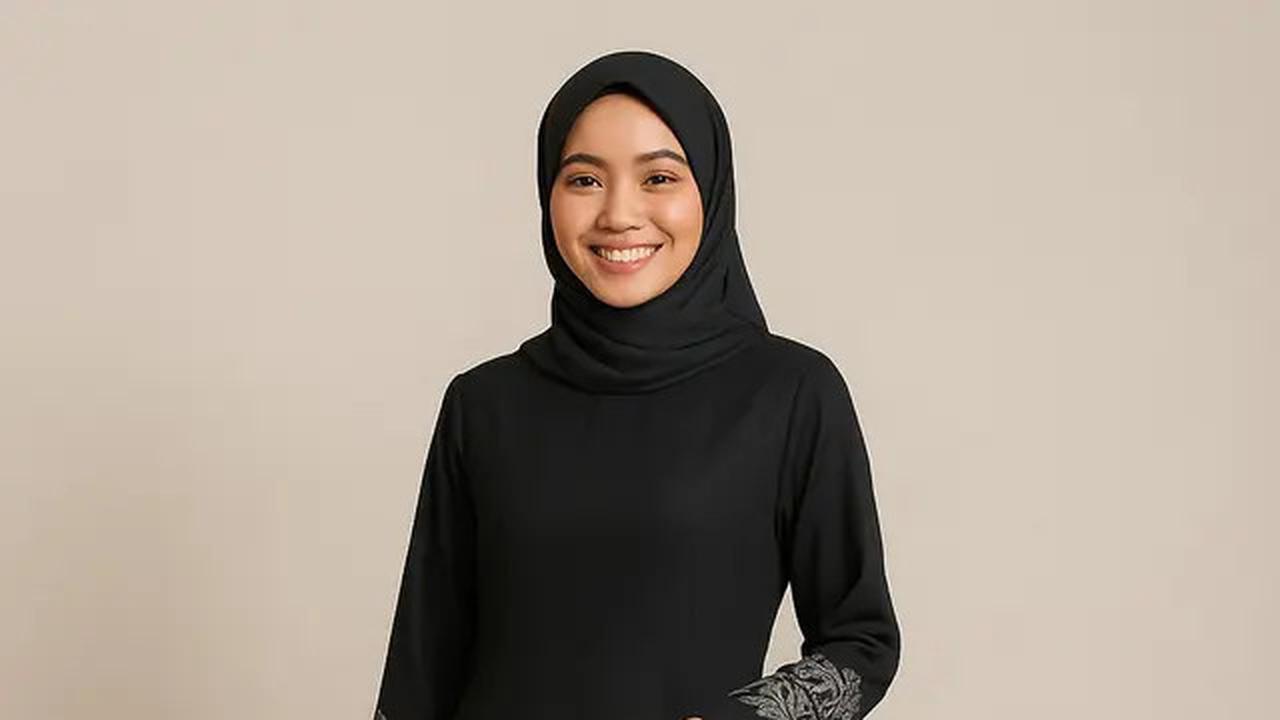 10 Model Gamis Batik Kombinasi Hitam Polos dan Silver, Jadi Outfit Kece Selama 2025