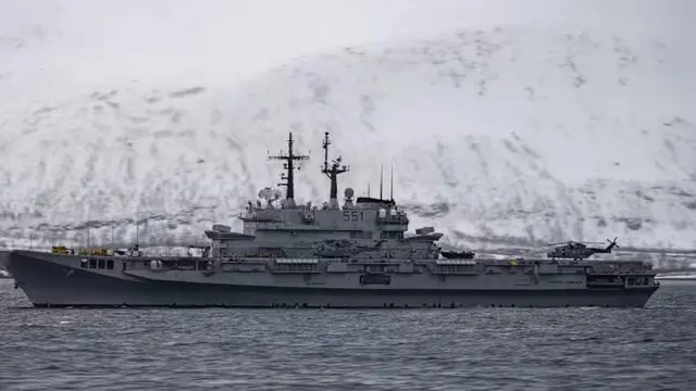 Kapal Induk asal Italia Giuseppe Garibaldi.