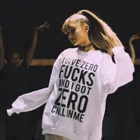 Konser Ariana Grande beberapa hari lalu memang berakhir tragis dan membuat si pemilik acara ikut merasa terpukul. Namun ia pun berjanji akan kembali lagi ke Manchester untuk memberi bantuan kepada para korban. (Instagram/arianagrande)