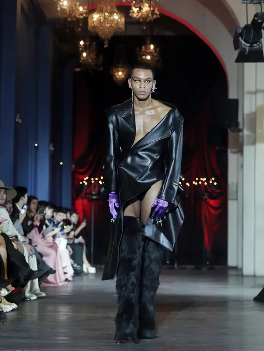 Sejak debut di Paris Fashion Week 2012, Harry Halim telah berhasil membuat busana untuk selebritas Hollywood, seperti Lady Gaga, Dua Lipa, dan Cardi B. Foto: Document/FIMELA.