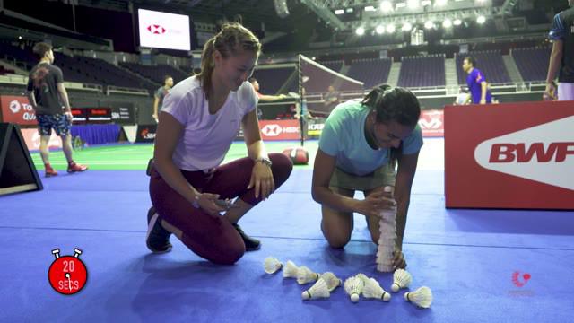 Berita video momen atlet badminton Australia, Gronya Somerville, menantang beberapa pebulu tangkis dunia, termasuk Kevin Sanjaya dan Marcus Gideon, untuk menyusun kok dalam waktu 20 detik pada 2019.