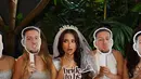 Ibu satu anak ini nampak cantik dengan pulasan latina makeup yang jadi andalannya [@jennifercoppenreal20]