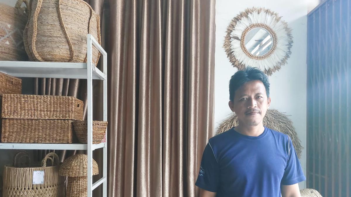 Modal Kecil Rp 5 Juta, Heru Pemilik Luthfi Craft Sulap Eceng Gondok Jadi Produk Ekspor ke 3 Benua