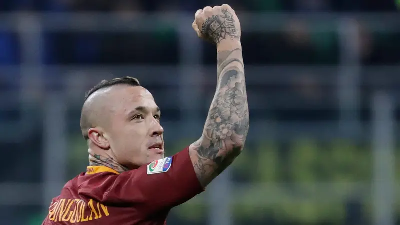 Gelandang AS Roma, Radja Nainggolan, masuk radar Manchester United (MU).