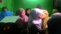 Tak Kuat Menahan Sedih, Ibunda Bocah F Pingsan di Samping Mensos